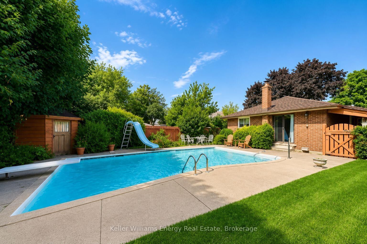 Property Photo:  382 Elmridge Street  ON L1H 6R7 