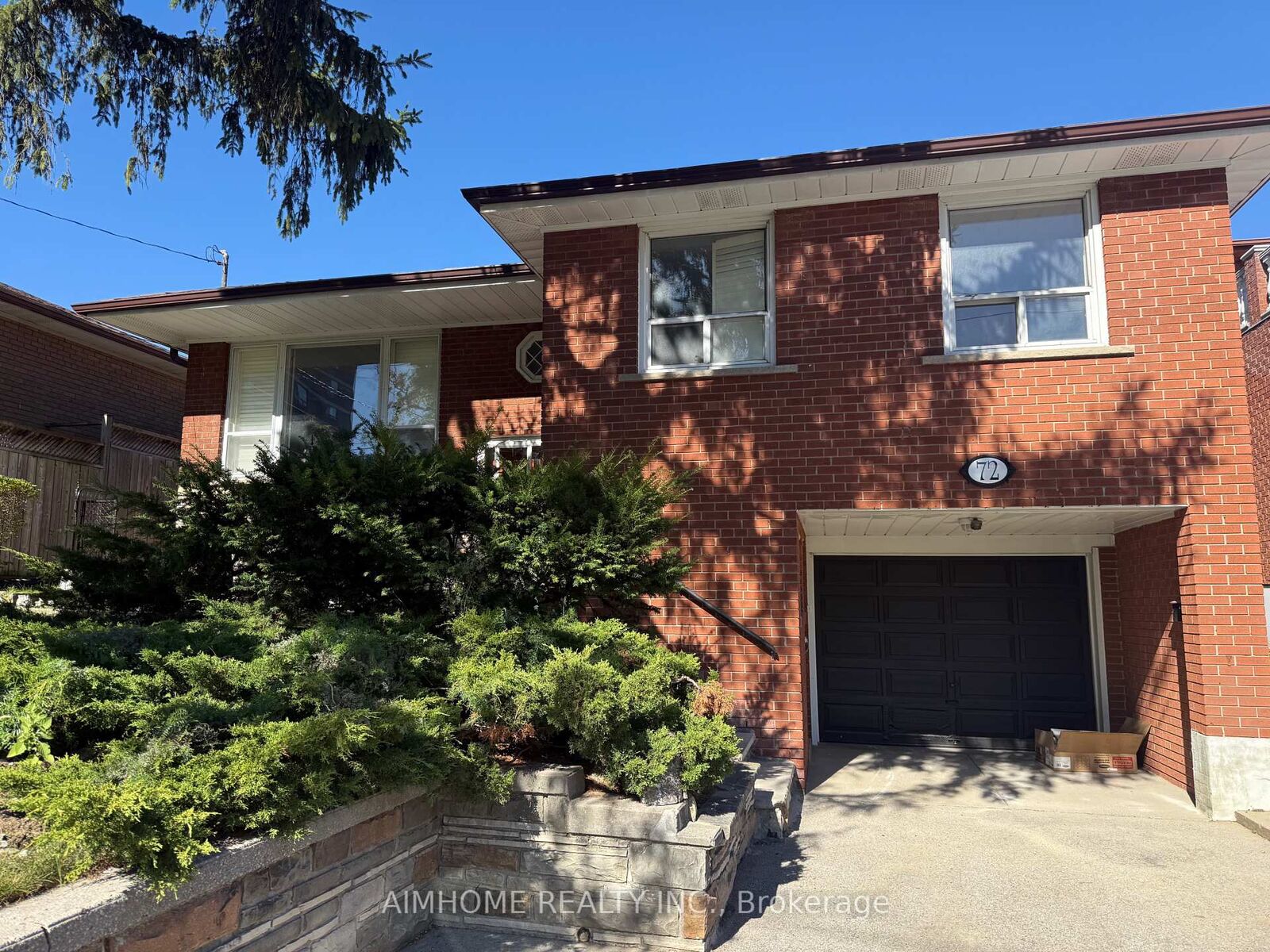 Property Photo: 72 La Rose Avenue #3 Room ON M9P 1B1