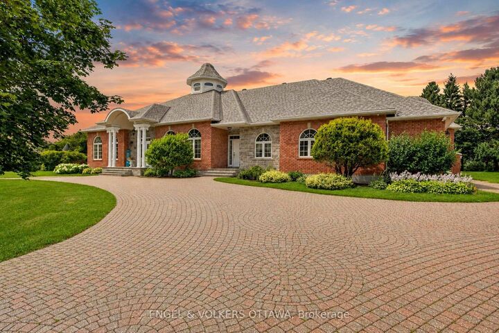 Property Photo: 36 Cedarhill Drive ON K2R 1C6