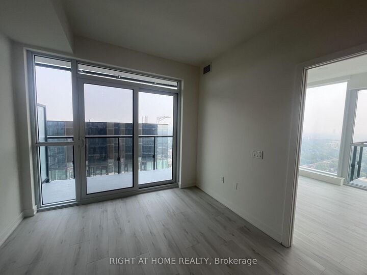 Property Photo: 110 Broadway Avenue 2909S ON M4P 1V7