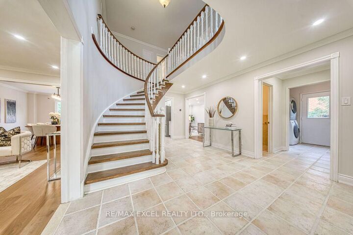 Property Photo: 2105 Oakmead Boulevard ON L6H 5C2