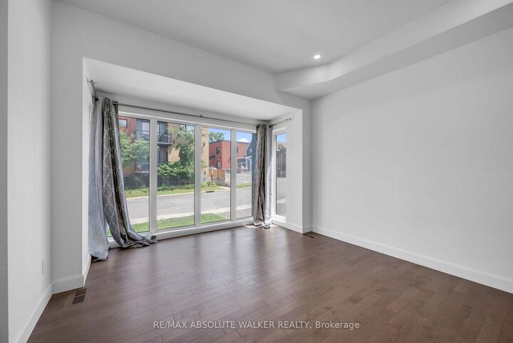 Photo de la propriété:  10 Chapleau Avenue A  ON K1M 1E3 