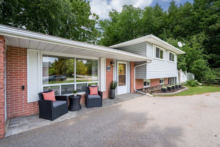 Property Photo: 88 Lakeland Crescent ON L4E 2Z9