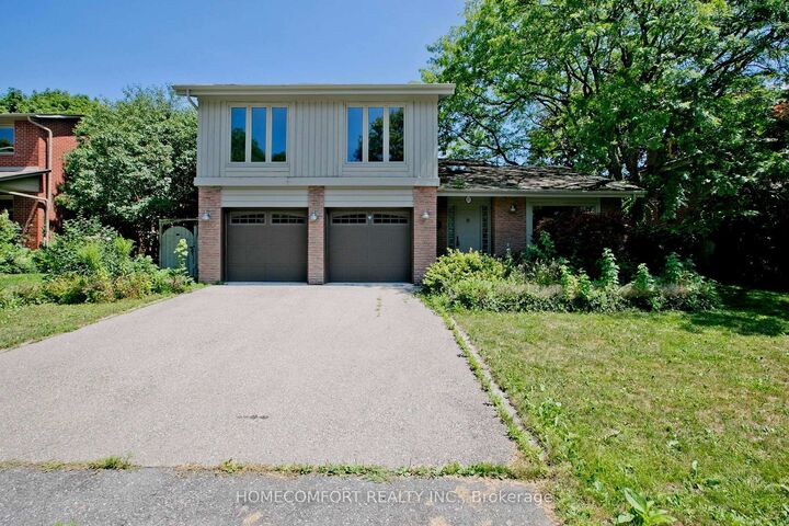 Property Photo: 17 Bramble Drive ON M3B 2E9