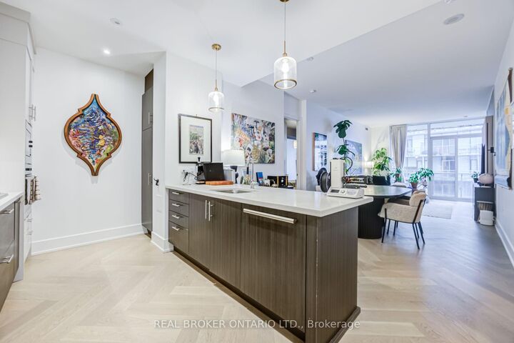 Property Photo: 29 Queens Quay E 916 ON M5E 0A4