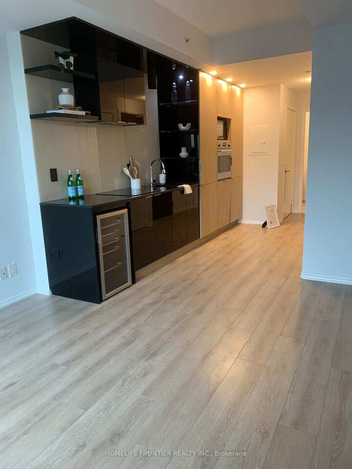 Property Photo: 70 Temperance Street 4004 ON M5H 0B1