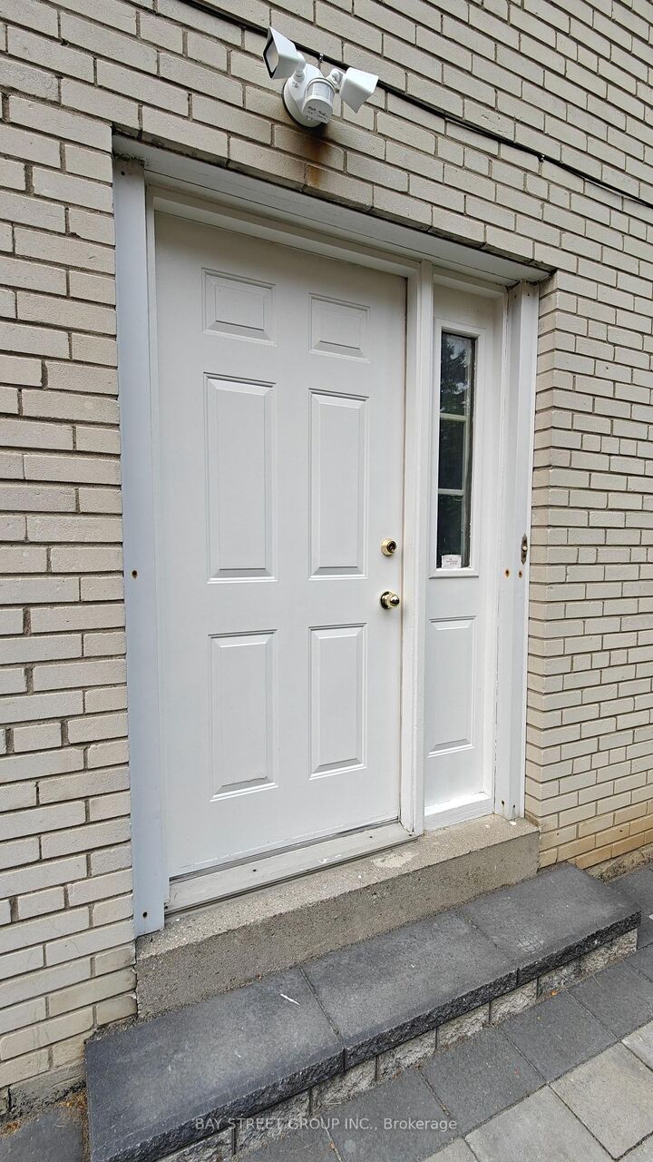 Property Photo: 9 Mosedale Crescent Lower ON M2J 3A3
