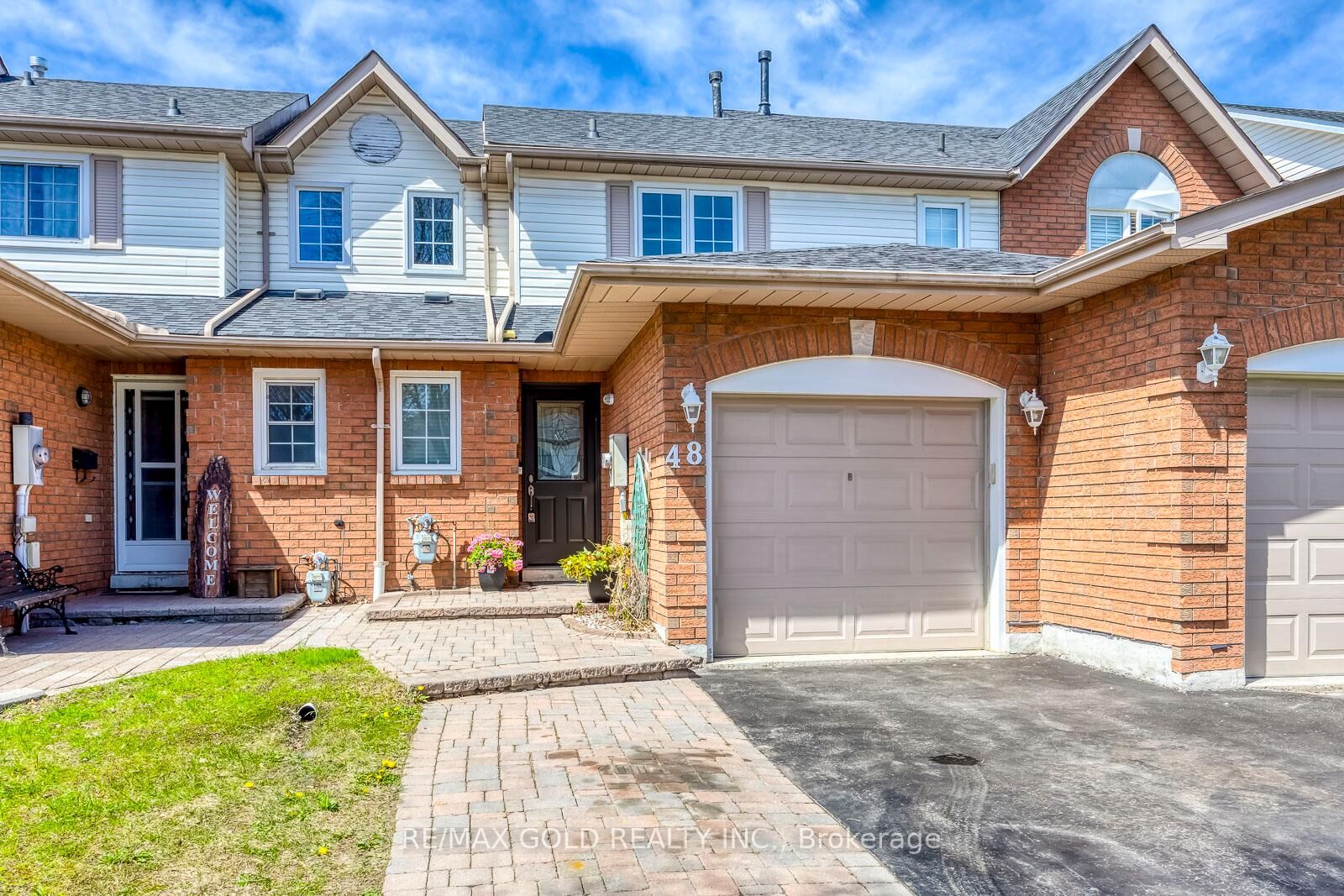 Property Photo: 48 Pidduck Street ON L1E 2W2