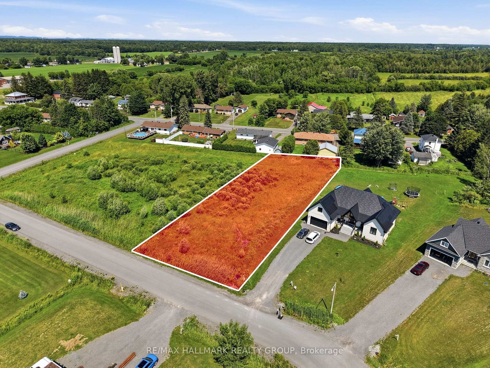 Property Photo:  208 Des Violettes Street  ON K0A 2A0 