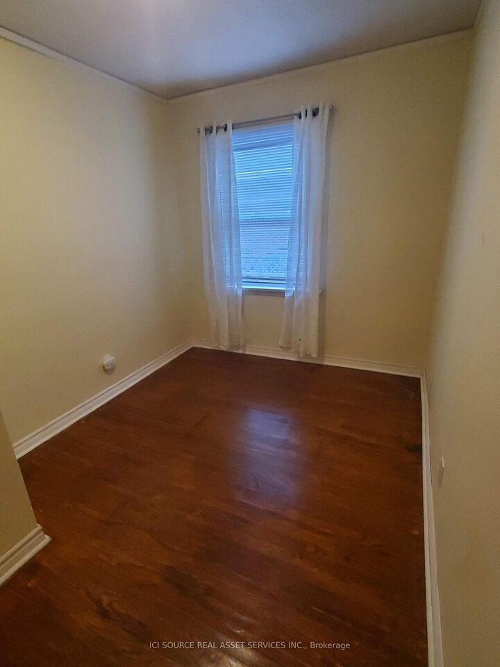 Property Photo:  412 Mountainview Drive Main Floor  ON L9T 1W2 