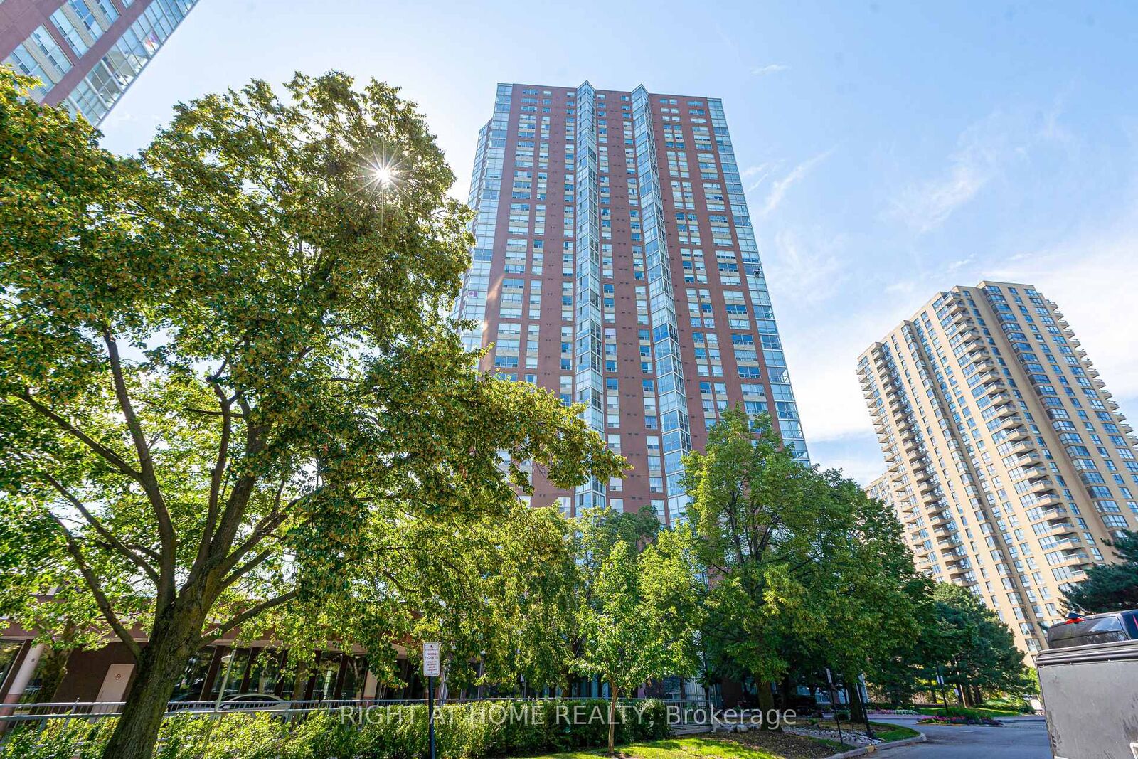 Property Photo: 5 Concorde Place 2211 ON M3C 3M8