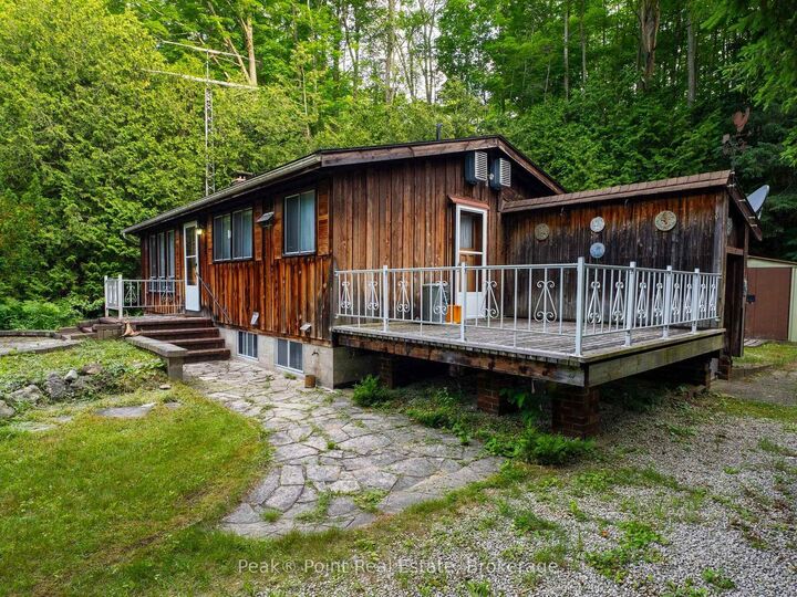 Property Photo: 20 Riverside Place ON N0H 2G0