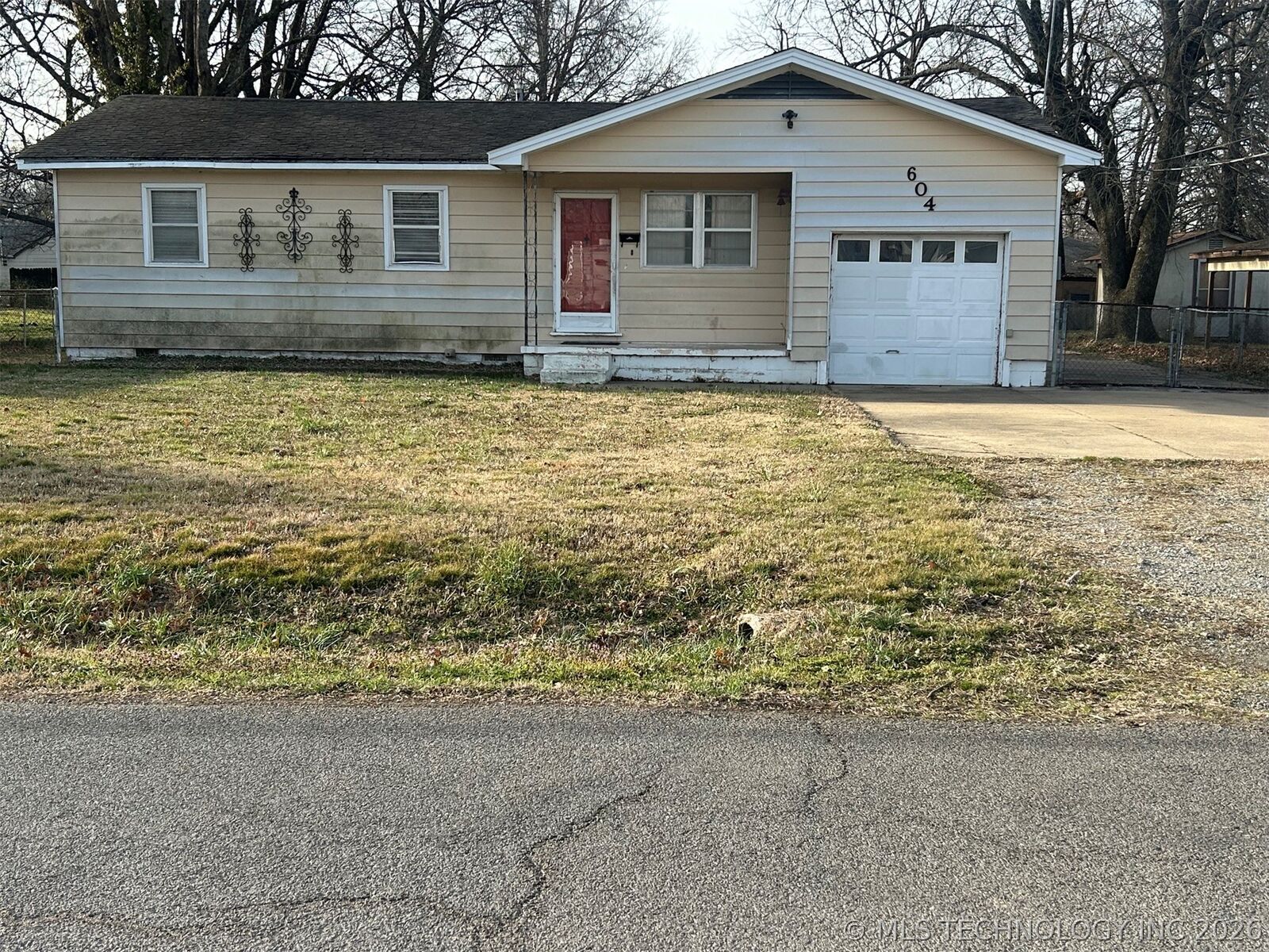 Property Photo:  604 SE 7th Street  OK 74467 