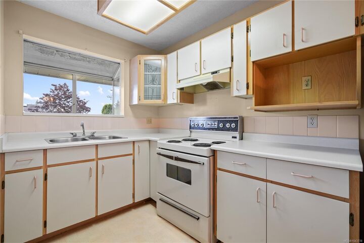 Property Photo: 4216 Ponderosa Cres BC V8Z 7G2