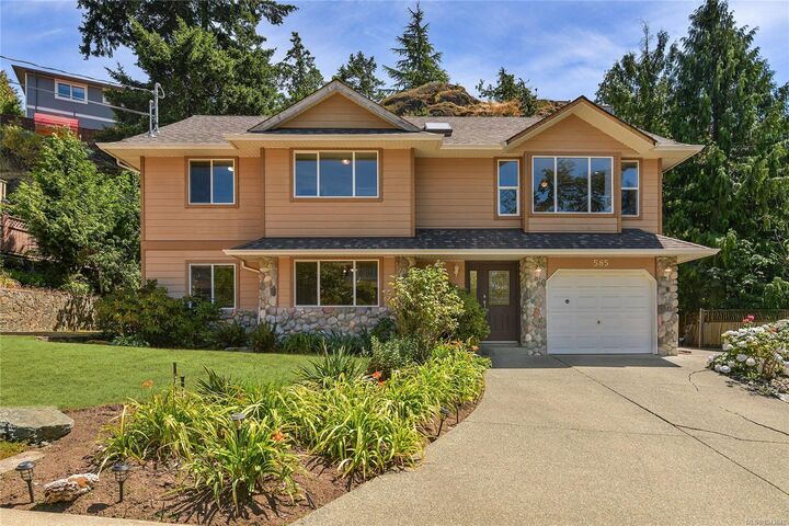 Property Photo: 585 Hansen Ave BC V9B 5V2