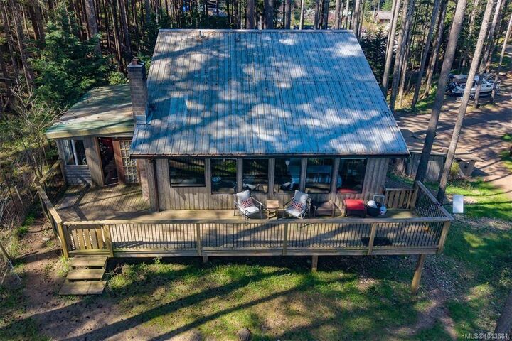 Property Photo: 546 &Amp 548 Kinnikinik Way BC V9M 3V8