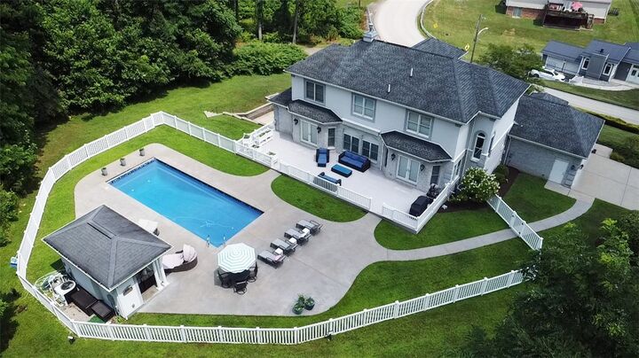 Property Photo:  64 Wiggins Lane  PA 15401 