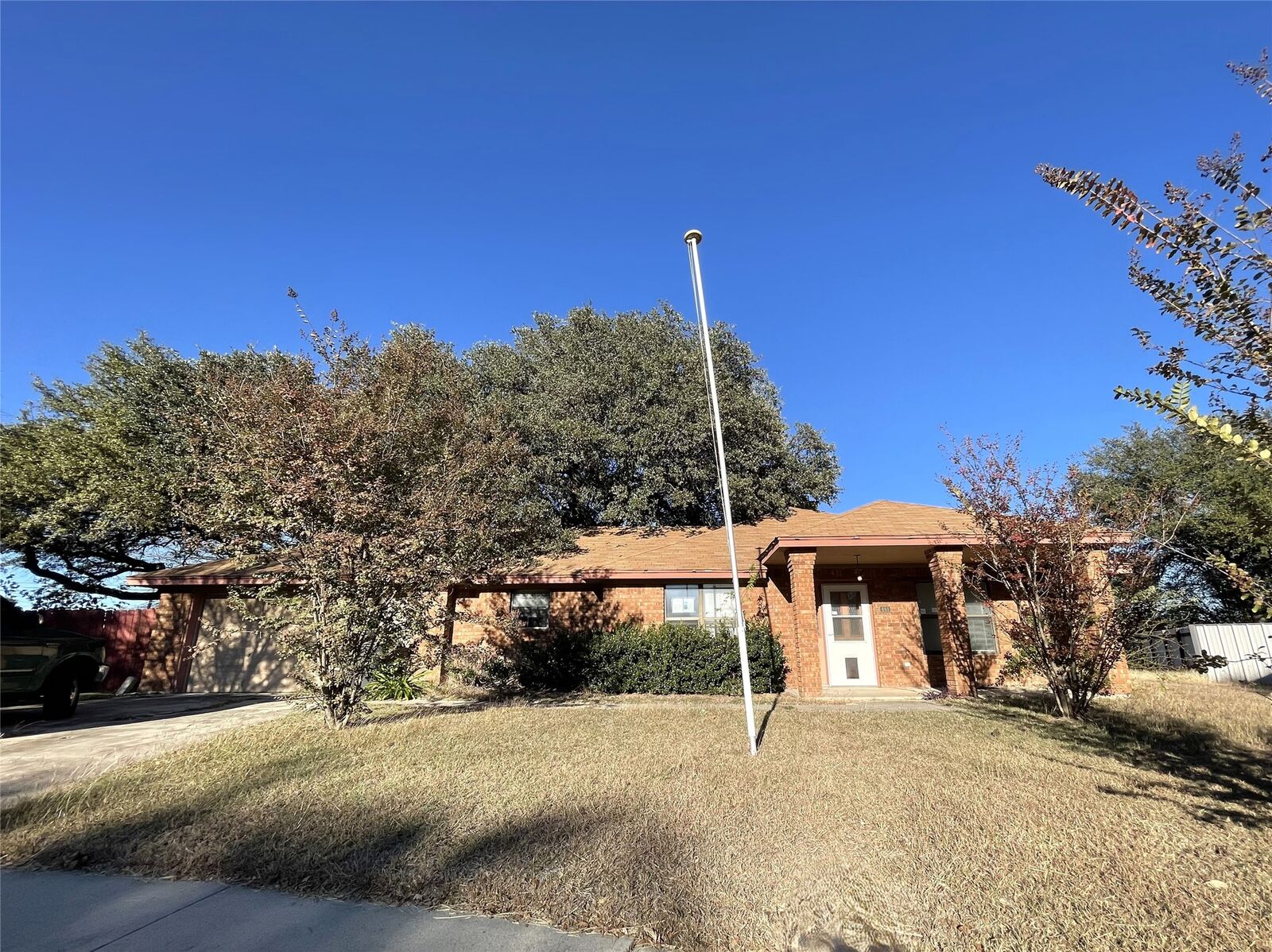 Property Photo: 401 Highridge Cove TX 76543