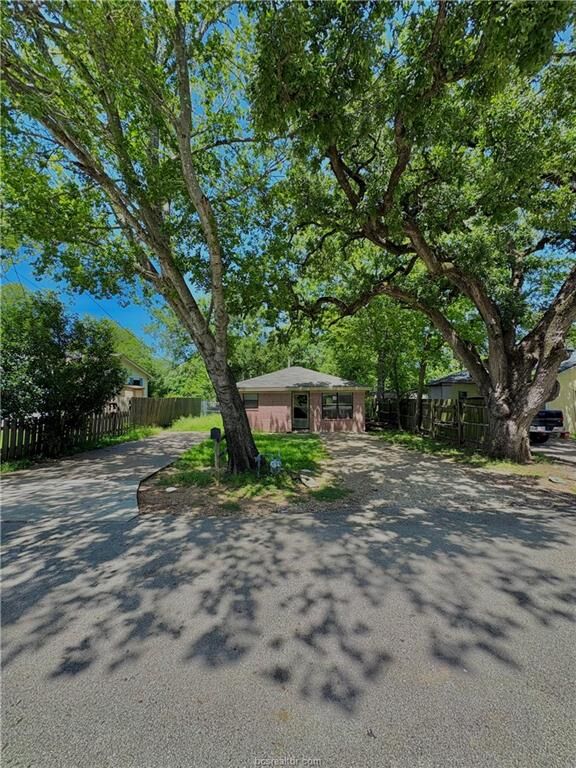 Property Photo:  1204 Peale Street  TX 77803 