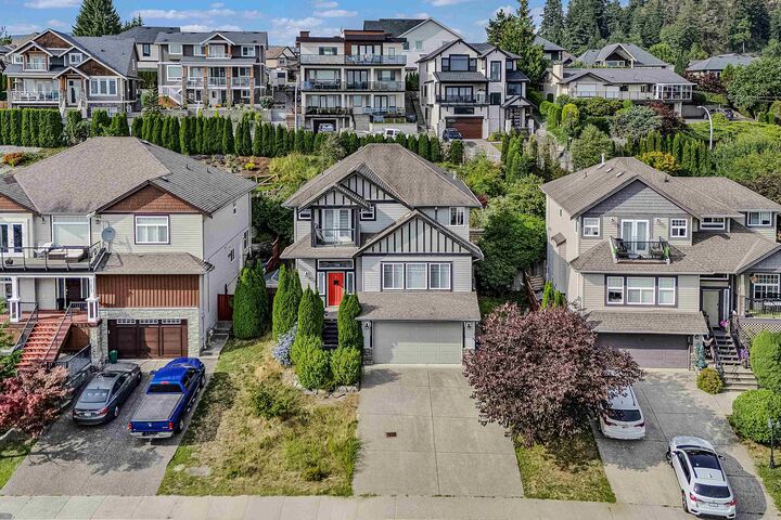 33821 Grewall Crescent — photo 1