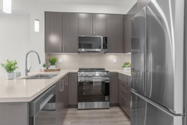 Property Photo: 33886 Pine Street 304 BC V2S 0N9