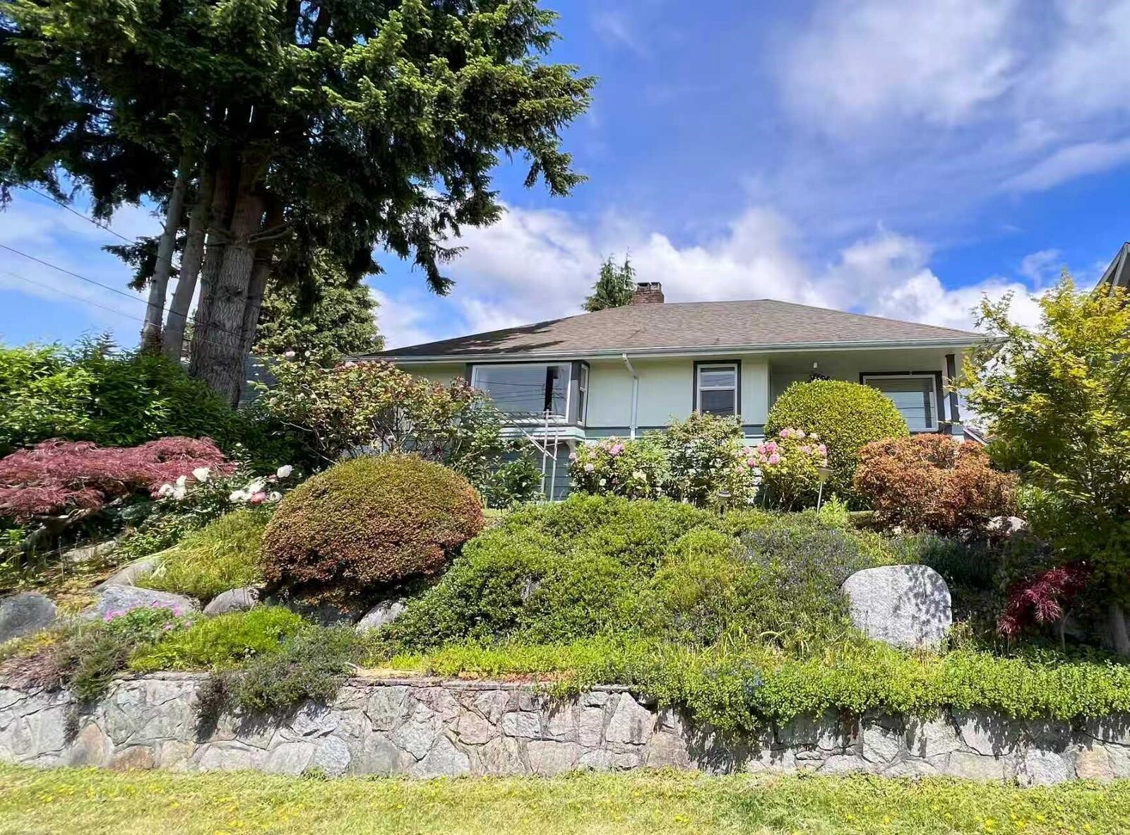Property Photo:  1365 Fulton Avenue Garden Level  BC V5H 0K2 
