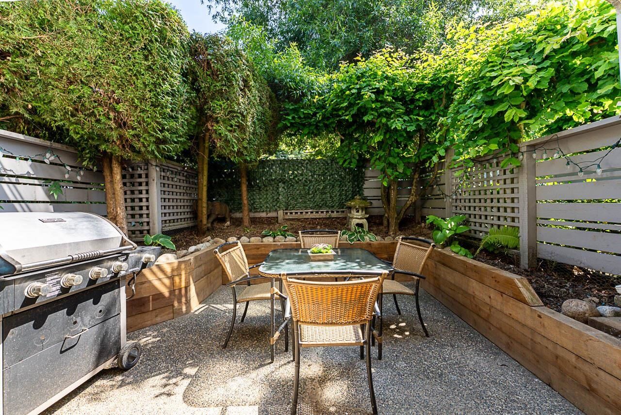 Property Photo:  735 W 15th Avenue 105  BC V5Z 1R6 