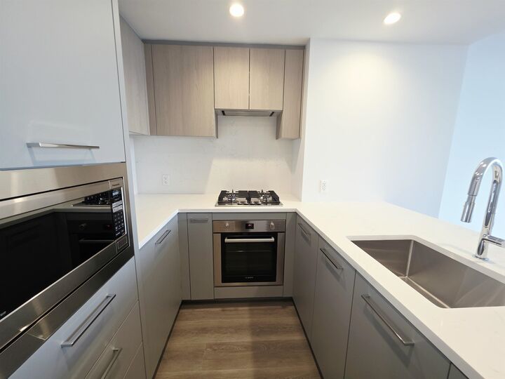 Property Photo: 6608 Sussex Avenue 1909 BC V5H 0M3