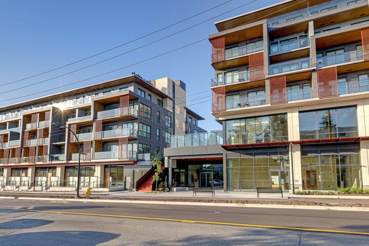 Property Photo: 422 E 3rd Street 663 BC V7L 0K1