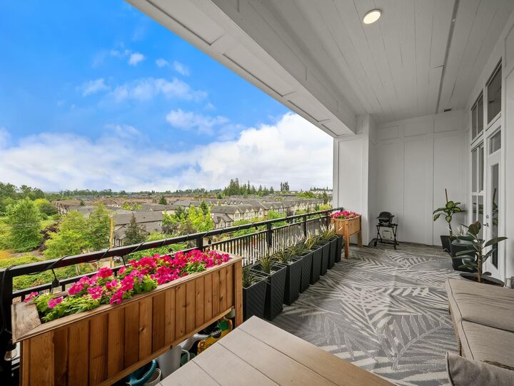8150 207 Street C612 — photo 1