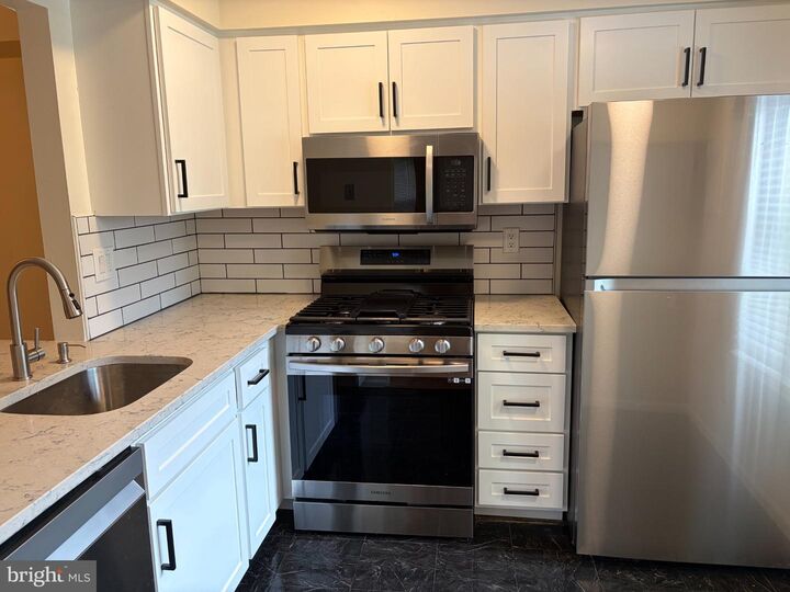 Property Photo:  189 Collin Court 189  NJ 08054 