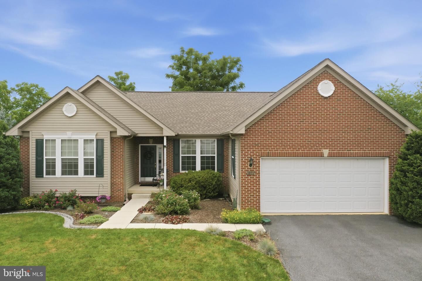 Property Photo:  1071 Crestwood Drive  PA 17202 
