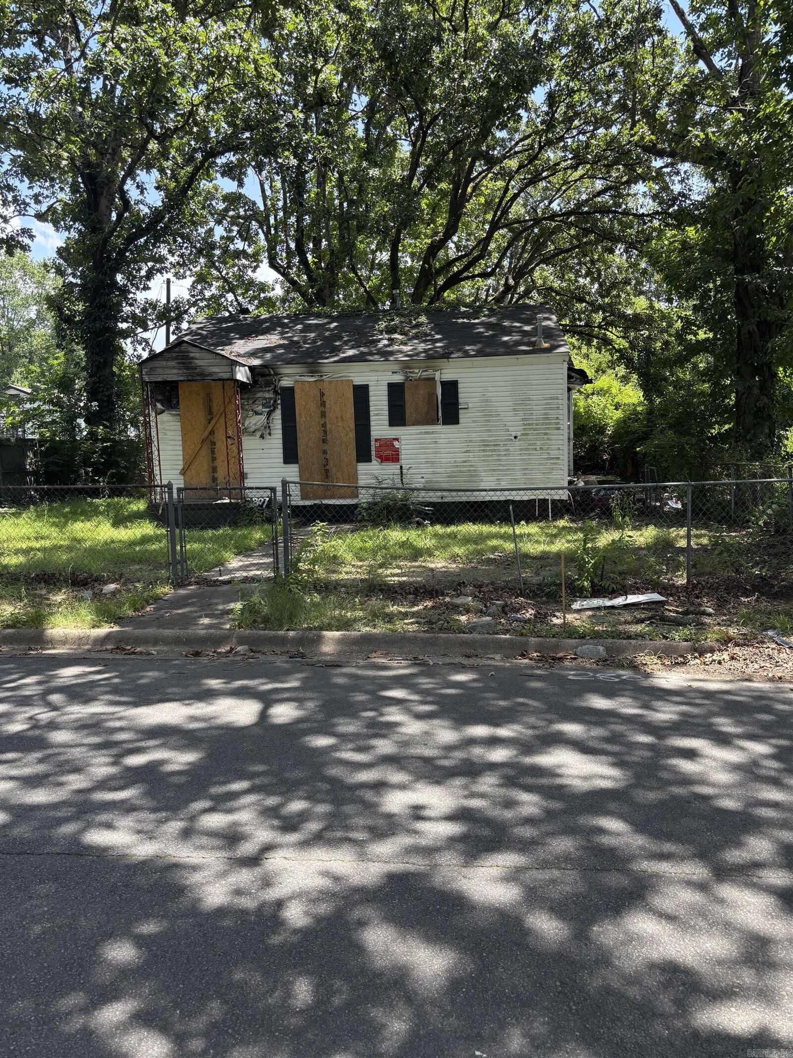 Property Photo:  2807 Madison Street  AR 72204 