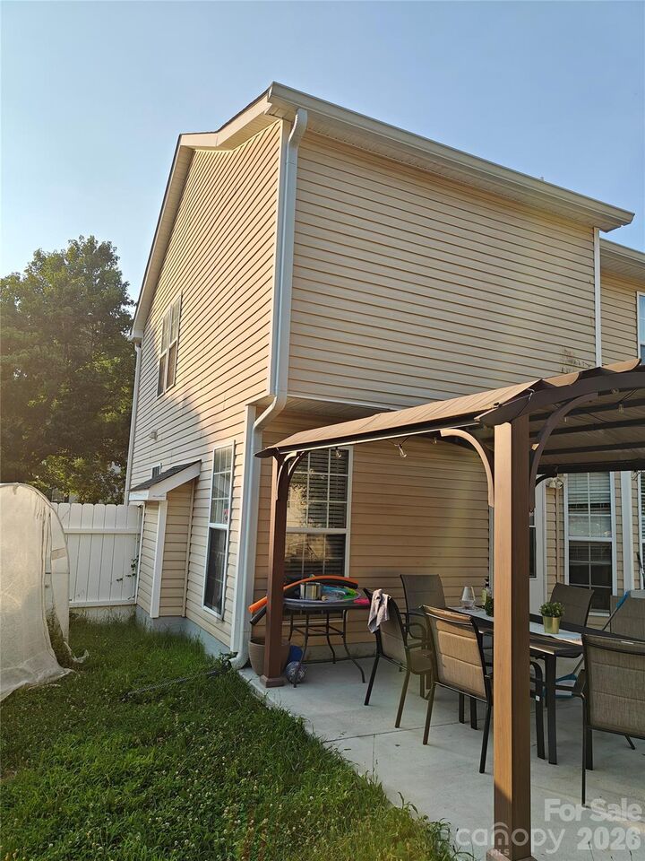 Property Photo: 9026 Shenington Place NC 28216
