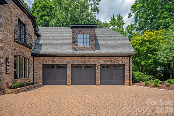 Property Photo: 3603 Hennessy Place NC 28210