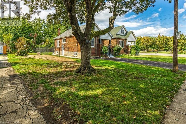 Property Photo:  128 Auburn Avenue  ON L8K 3B2 