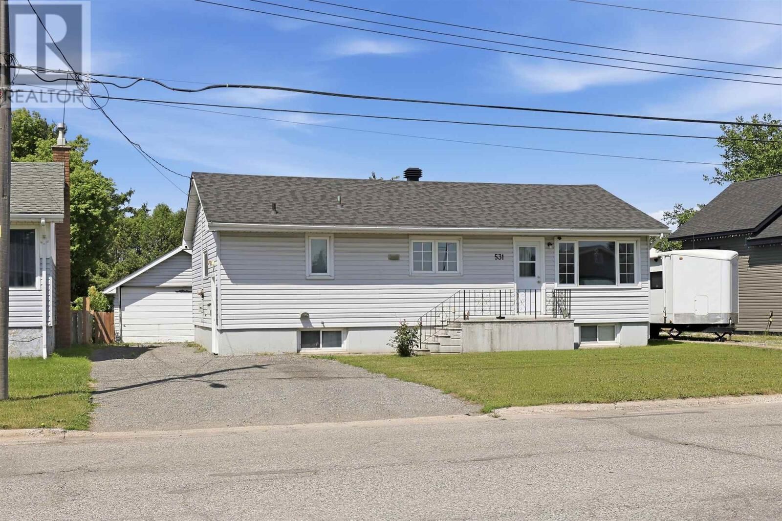 Property Photo: 531 Farwell Ter ON P6C 4C3