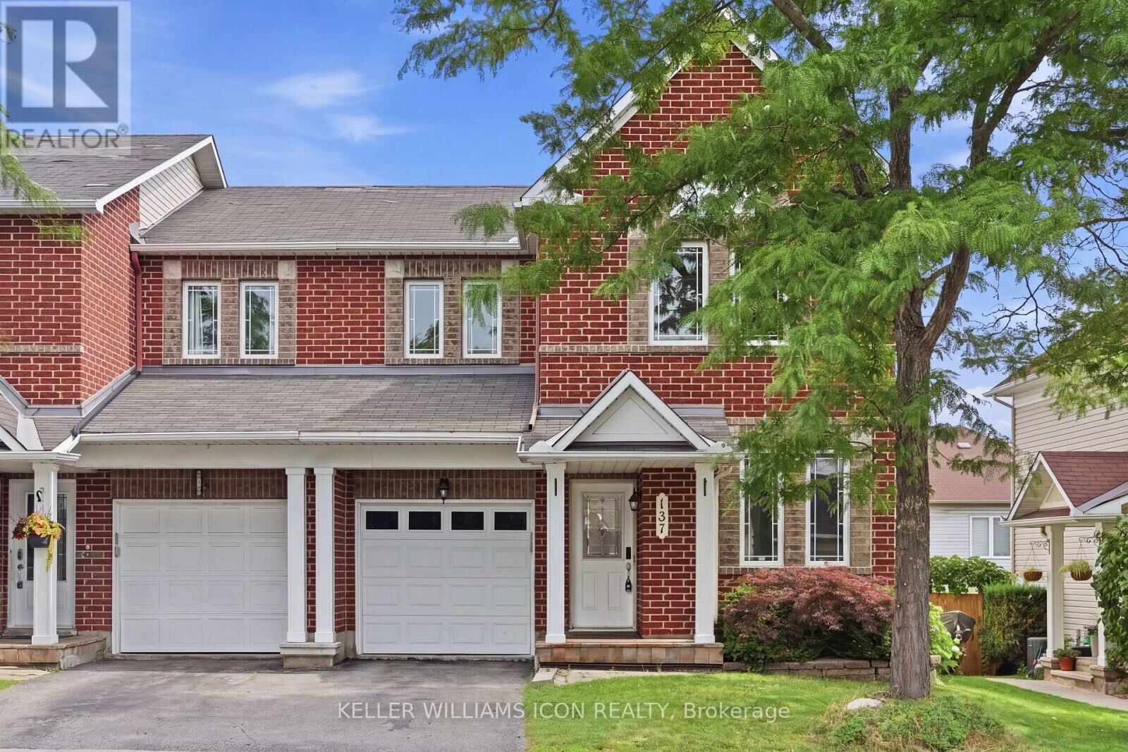 Property Photo: 137 Harbour View Street ON K2G 6Z8