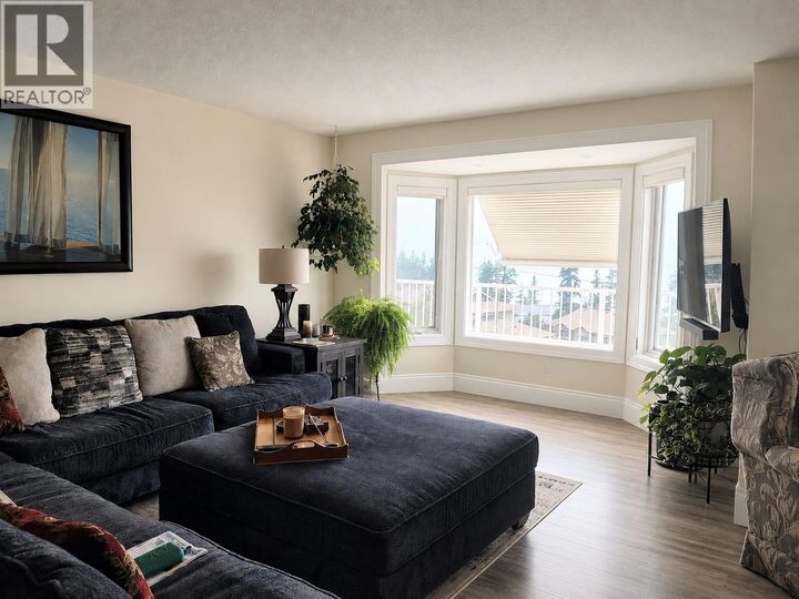 Property Photo: 4410 Lakeshore Road Northeast BC V1E 3N6