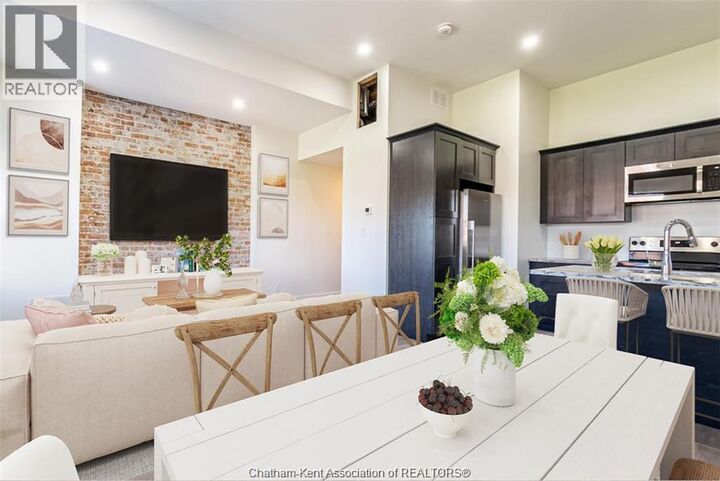 Property Photo:  71 King Street East 203  ON N7M 1C7 