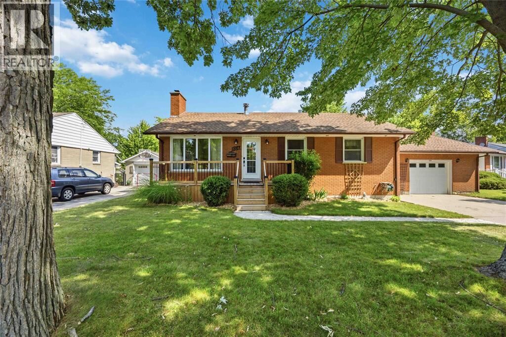 Property Photo: 824 Charlesworth Drive ON N7V 2R9