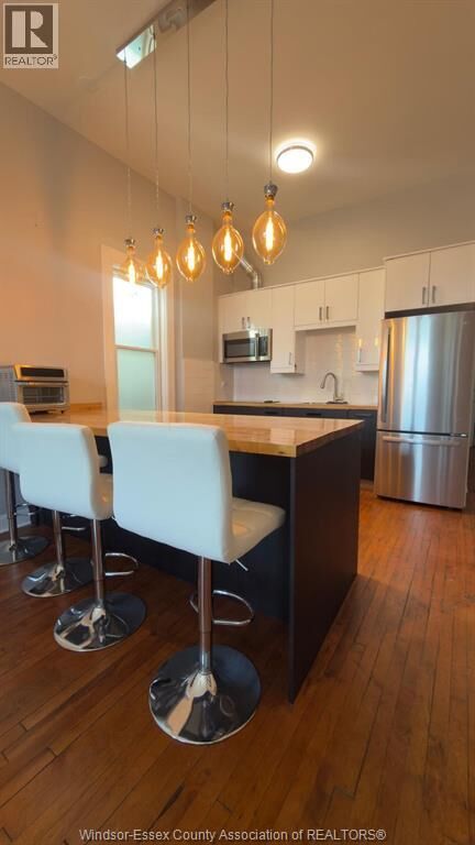 Property Photo:  1154 Wyandotte  Street East Unit #2  ON N9A 3K4 