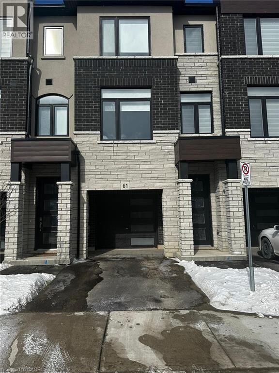 Property Photo:  290 Equestrian Way 61  ON N3E 0E7 