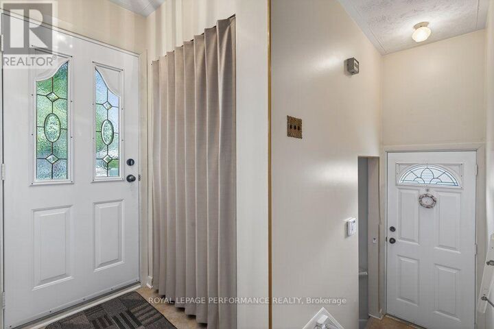 Property Photo: 2184 West Melfort Street ON K1G 1H7
