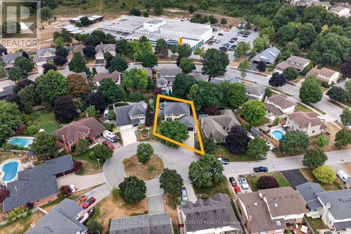 Property Photo: 110 Summerdale Place ON N6K 4C6