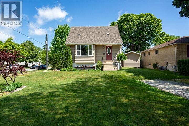 Property Photo:  702 Michigan Avenue  ON N7V 1G8 