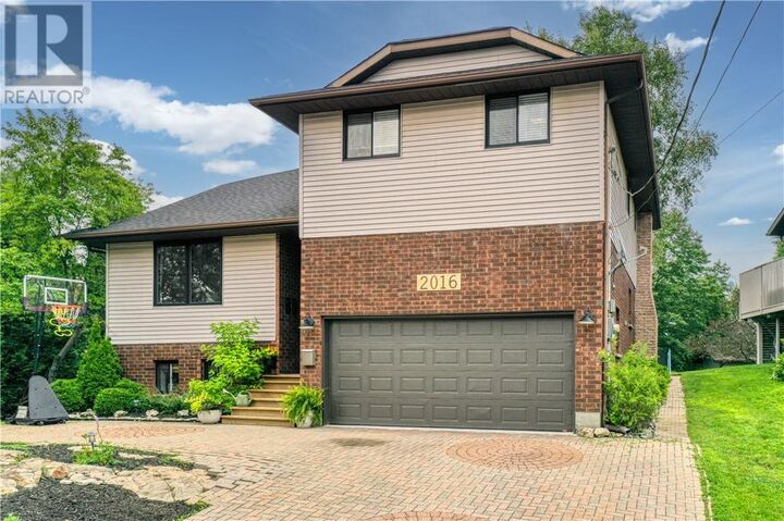 Property Photo:  2016 Latimer Crescent  ON P3E 5L6 