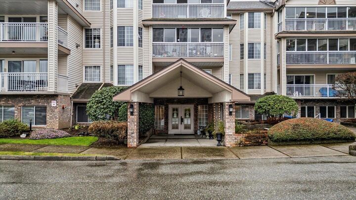 Photo de la propriété: 2491 Gladwin Road 307 BC V2T 3N8