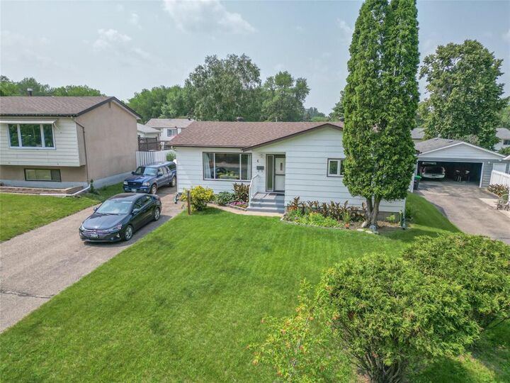 Property Photo: 6 Royal Bay MB R7B 2W3