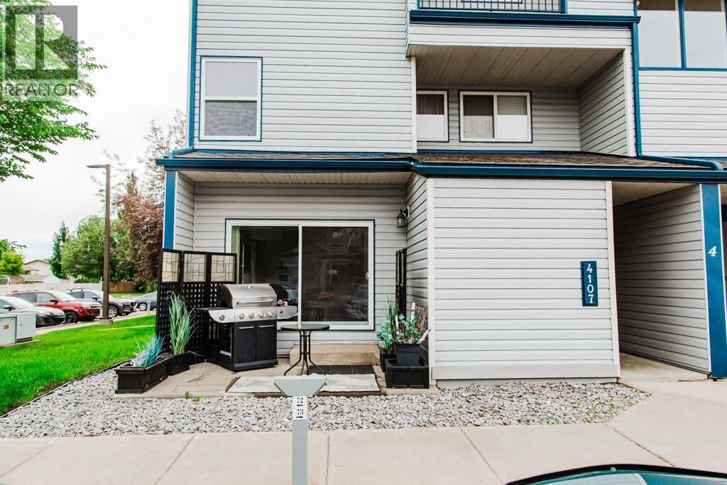 Property Photo: 7201 Poplar Drive AB T8V 6C5